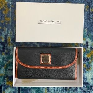 Dooney & Bourke Pebble Grain Continental Clutch